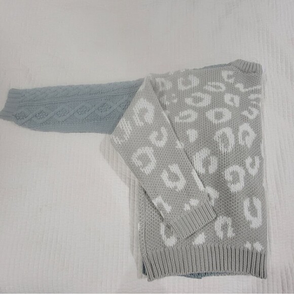 Gilli Cable Knit Blue Gray Color Block Animal Print Oversized Sweater Size Small - Picture 10 of 11